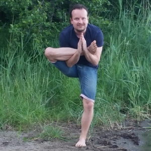 Prayer Hands in June 19th 2017. Here is my favorite  Prayer Hands Variation, which I don't know the proper name for. It's good for training balance.  Practicing on a beach in  Järna,  Sweden