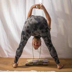 Wide legged forward fold in December 26th 2018. Today is a big catch-up. It's New Years Eve two days from now, so I warm up with fireworksyoga :) I practice to fire from Wideleggedforwardfold