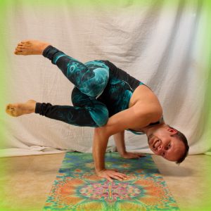Side crow in March 16th 2019.  Parsva Bakasana or  Sidecrow is a pose were one side is much easier than the other. I've managed to close or at least narrow the gap in lotus pose, extended side
