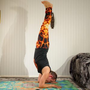 Forearm stand in January 31st 2020. Thank you all hosts and sponsors for this challenge! It's Friday night yoga so let's bring Forearm Friday with Feathered Peacock Pose or Pincha Mayurasana.