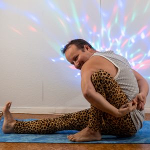 Marichyasana A in September 23rd 2021. Yay, I'm in here! Binds are very tough for me, and that includes any type of Marichyasana with exception of the modified C. My choice for seated pose is