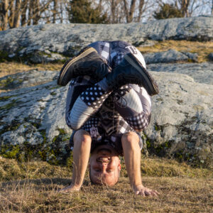 Egg-shaped headstand in March 23rd 2023. So long time ago I practice Egg-shaped headstand, but it's such a fun shape. Definitely need more love on my inversion days ???‍♂️